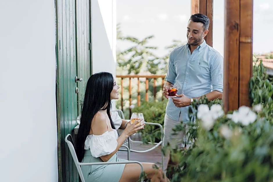 Oinou Strata - Adults Only