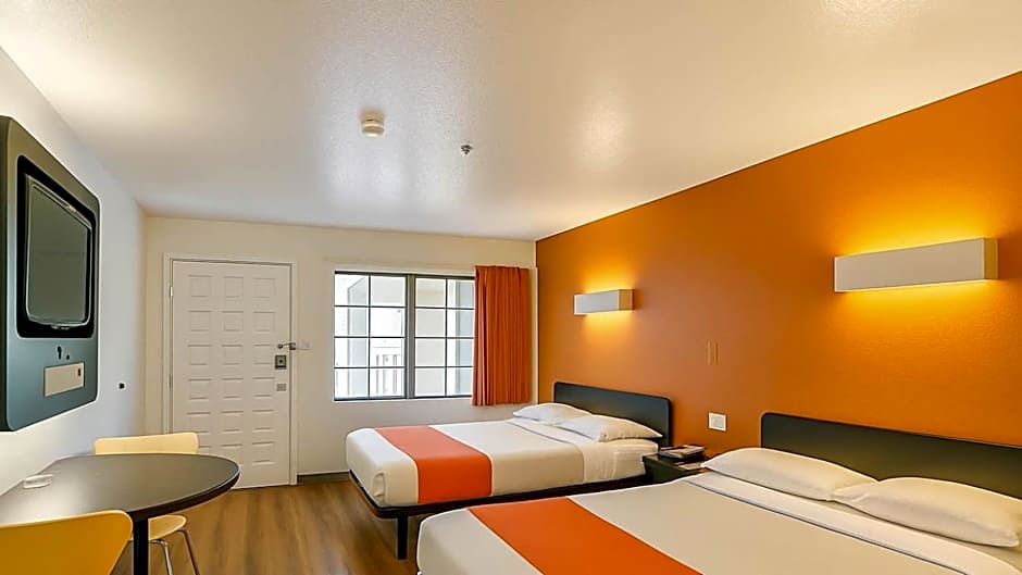 Motel 6-Carlsbad, CA Beach