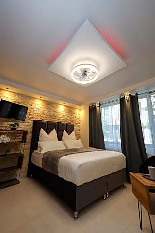 Deluxe King Suite