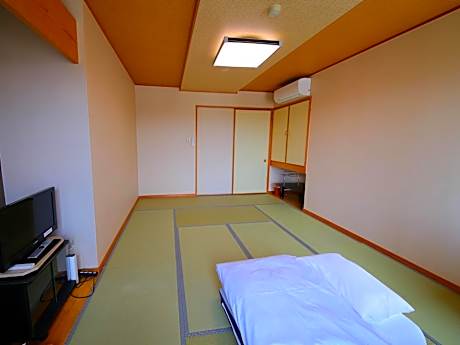 Japanese-Style Room with Shared Bathroom - Smoking