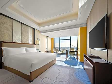 Executive King Room with River View and Lounge Access