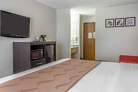 1 King Bed, Nonsmoking