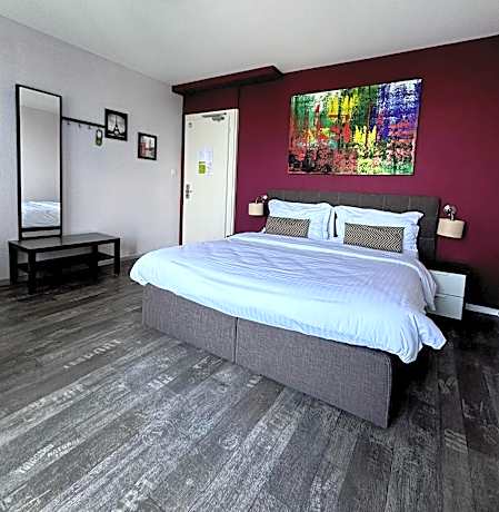 Standard Double Room with Lake View