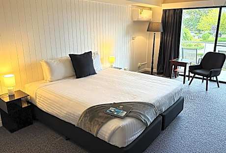 Garden View King Room
