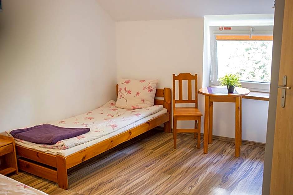Hotelik Okęcie 39 - Nocleg i Parking Blisko Lotnisko Okęcie