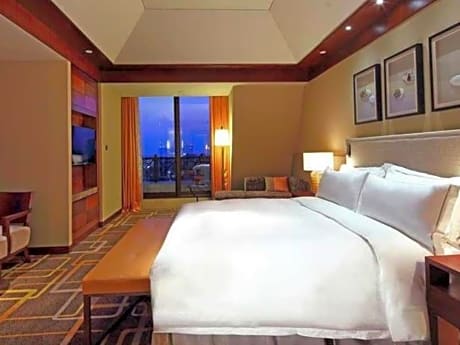 PRESIDENTIAL SUITE - OCEAN VIEW LOUNGE ACCESS