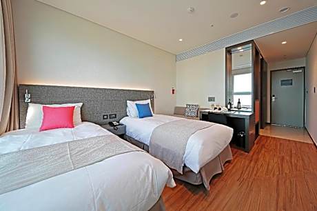 Standard Harbor Twin Room