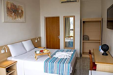 family suite capacity 4