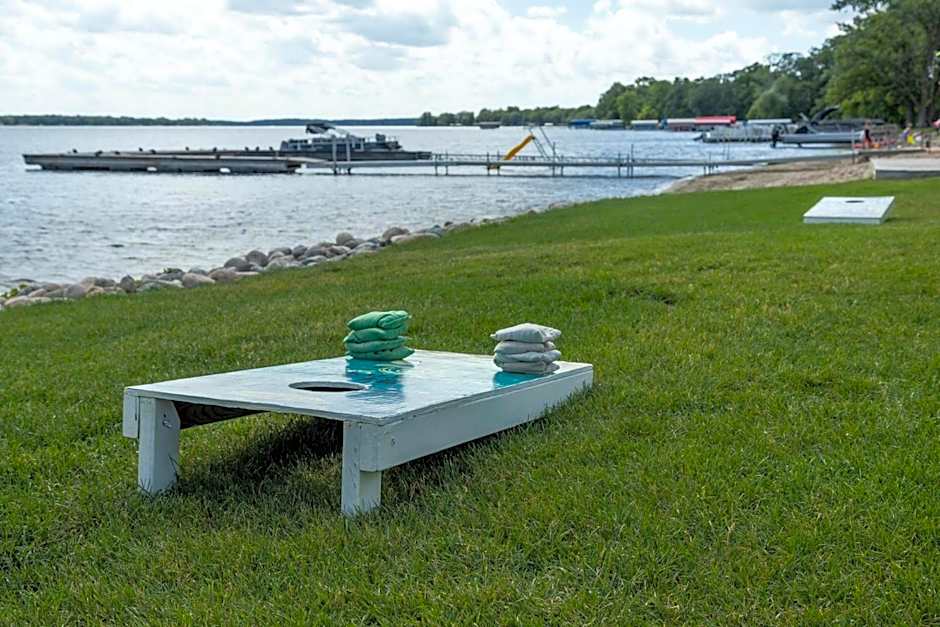 Holiday Inn Detroit Lakes - Lakefront by IHG