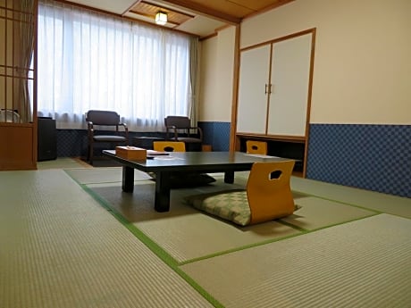 Japanese-Style Triple Room with Shower - Non-Smoking