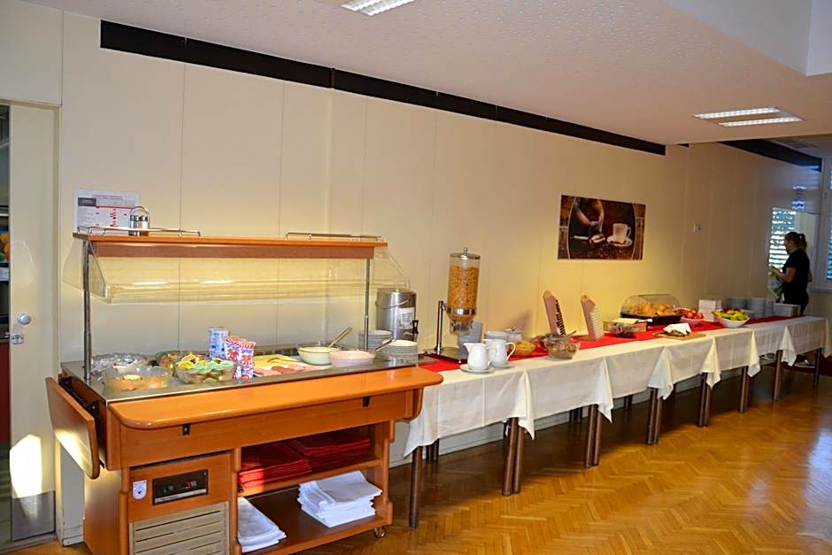 Mladinski dom - Hostel