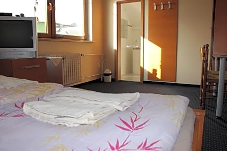 Double Room with Bath #7