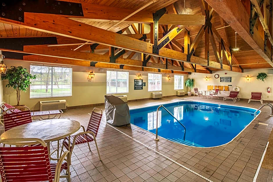 Coshocton Village Inn & Suites