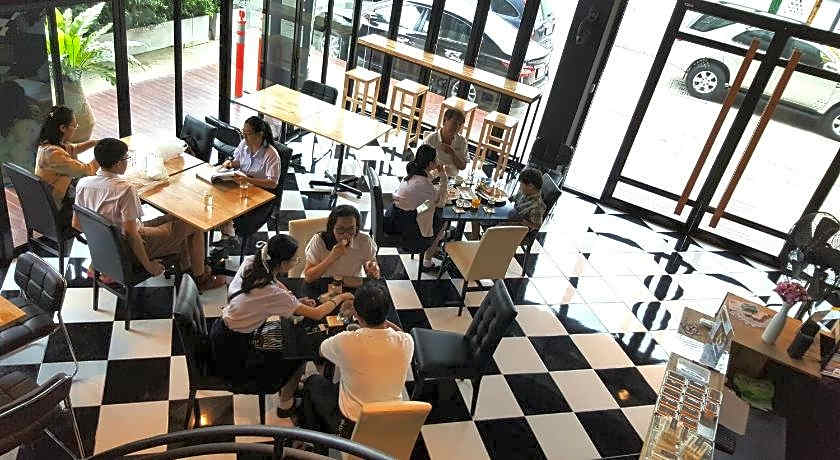 The LogBook room and cafe'