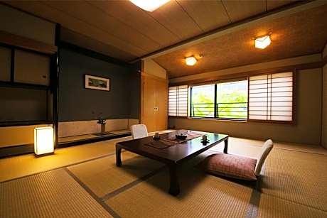 Japanese-Style Triple Room with Shared Bathroom (Yubarukan)