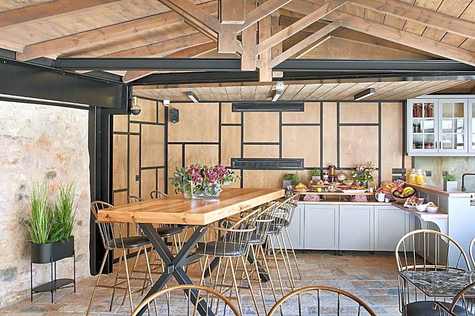 IALNA Boutique Hotel