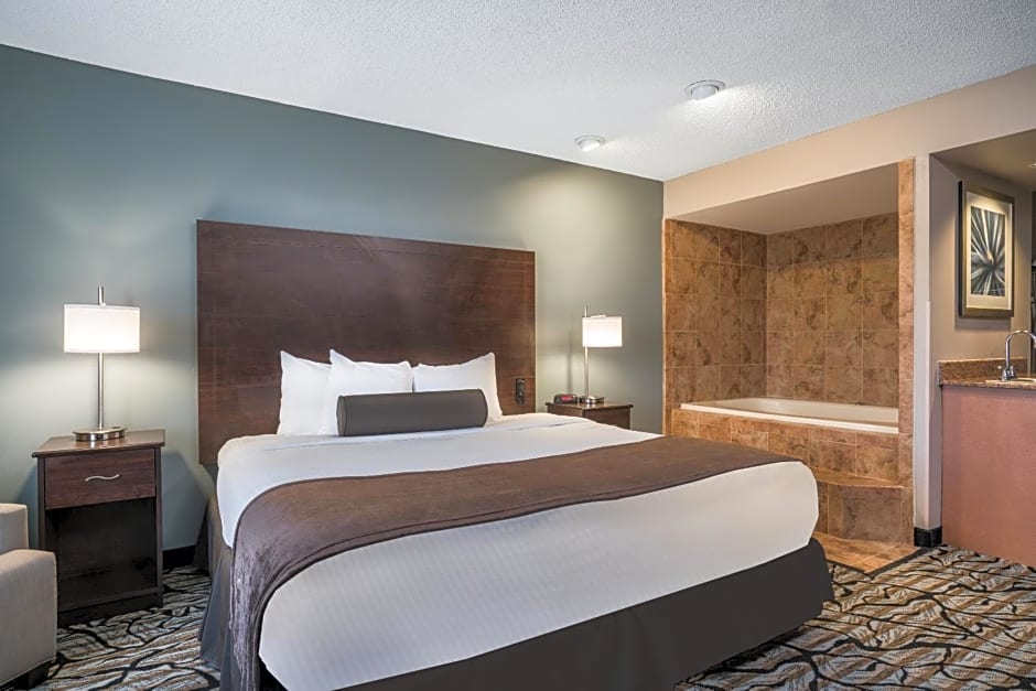 Days Inn & Suites by Wyndham Wausau