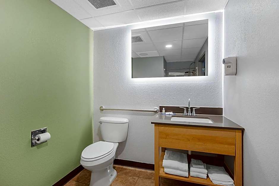 Quality Inn & Suites Monterey I-40