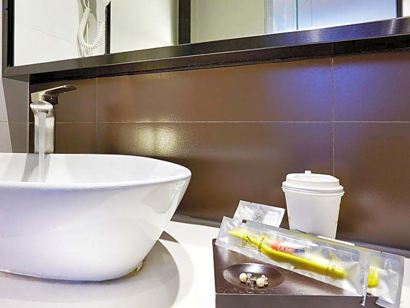 7 Days Premium Xinhua Train Station Square Branch