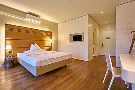 Superior Double Room with Balcony and Riverview