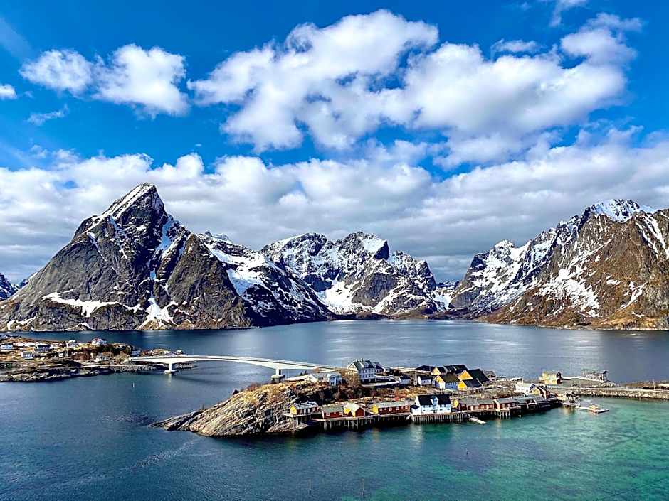 Sakrisøy Rorbuer