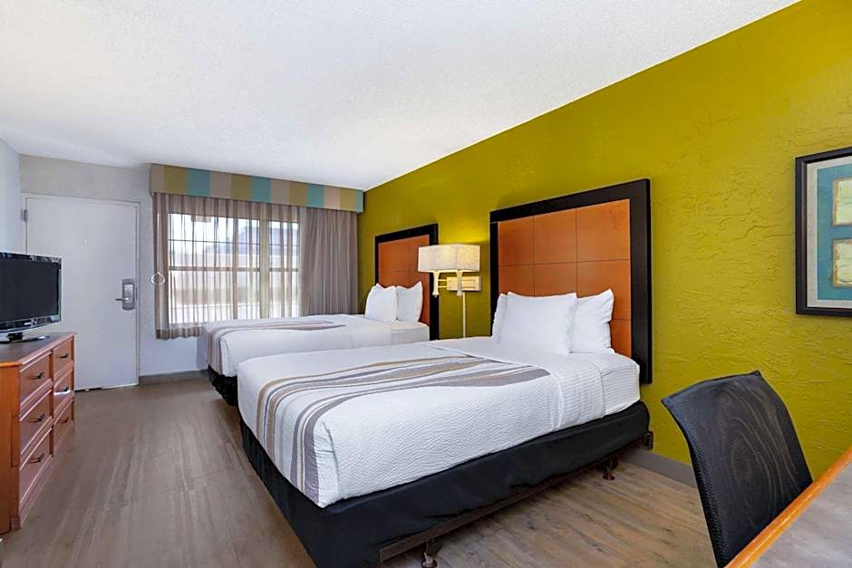La Quinta Inn & Suites by Wyndham Tampa Bay Airport