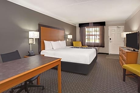 Deluxe King Room - Mobility Access/Non-Smoking