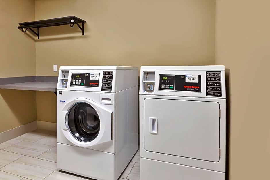 Holiday Inn Express & Suites Milan - Sandusky Area By IHG