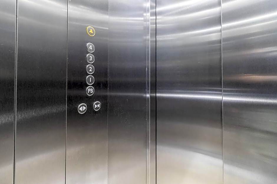 L102 New studio apt 1Bdrm 1bath AC Rooftop