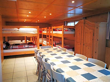 Bunk Bed in Mixed Dormitory Room