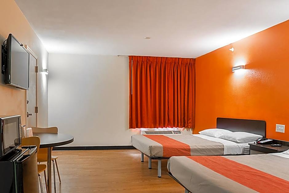 Motel 6-New Orleans, LA - Near Downtown