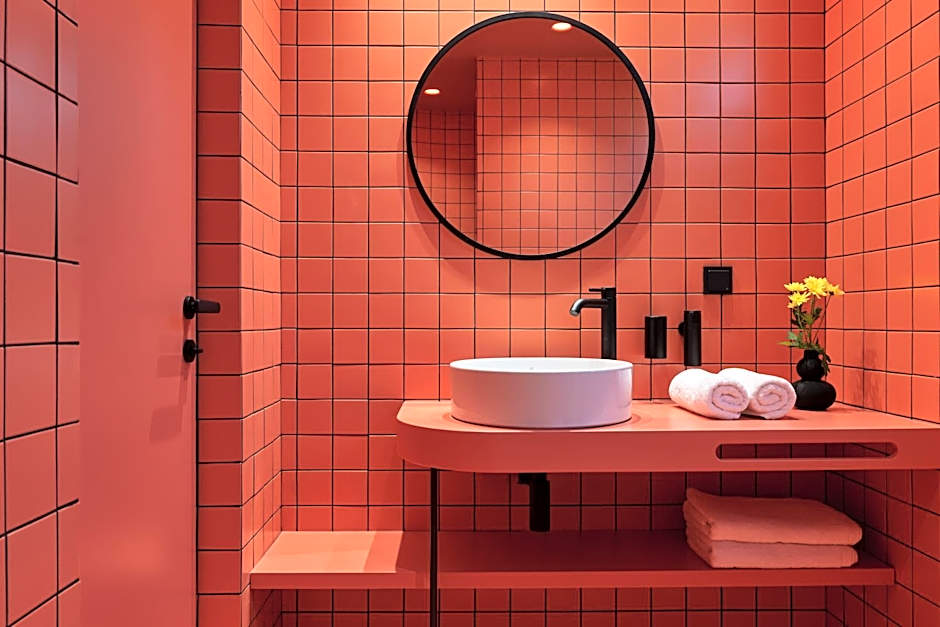 DWELL - Elegant City Stay