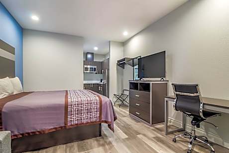 1 QB | SUITE, NSMK, KITCHEN