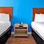 Super 8 by Wyndham Portsmouth - Norfolk