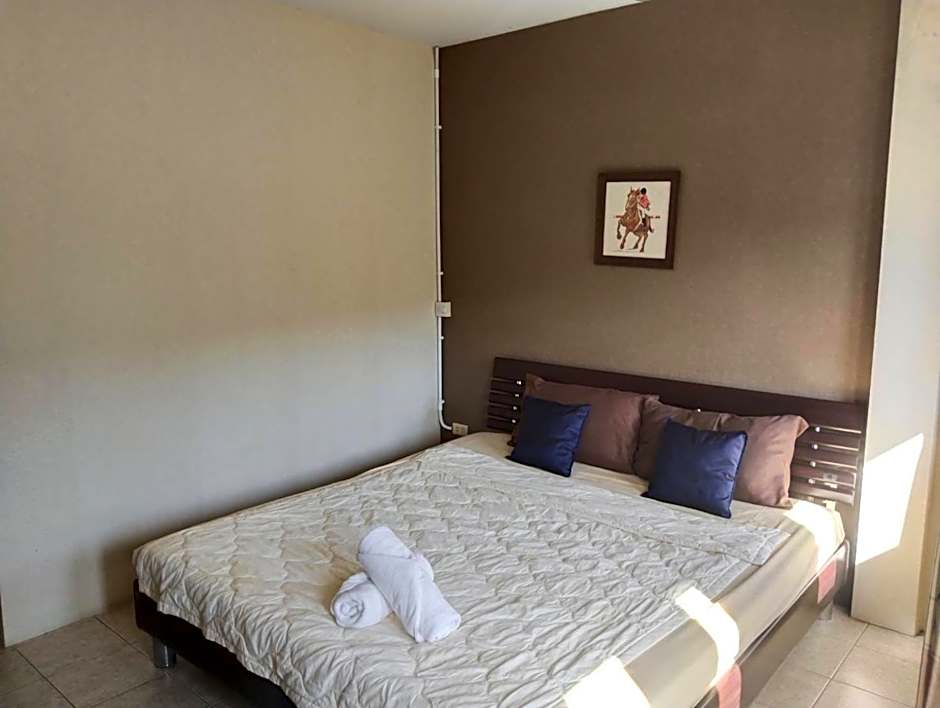 Fueangfu Home Hostel