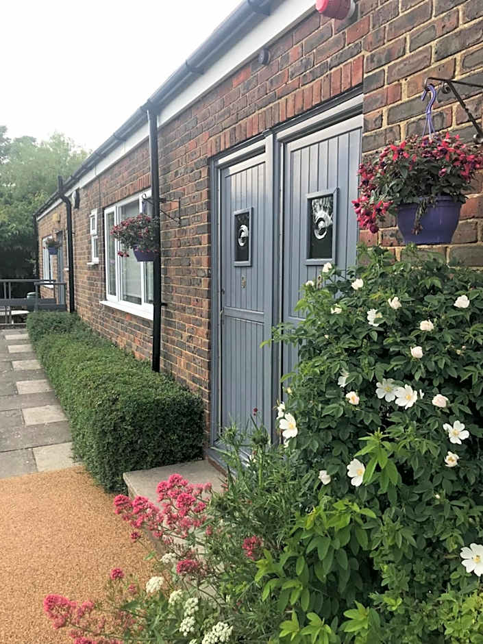 The Coast Yard B & B and Garden Chalets