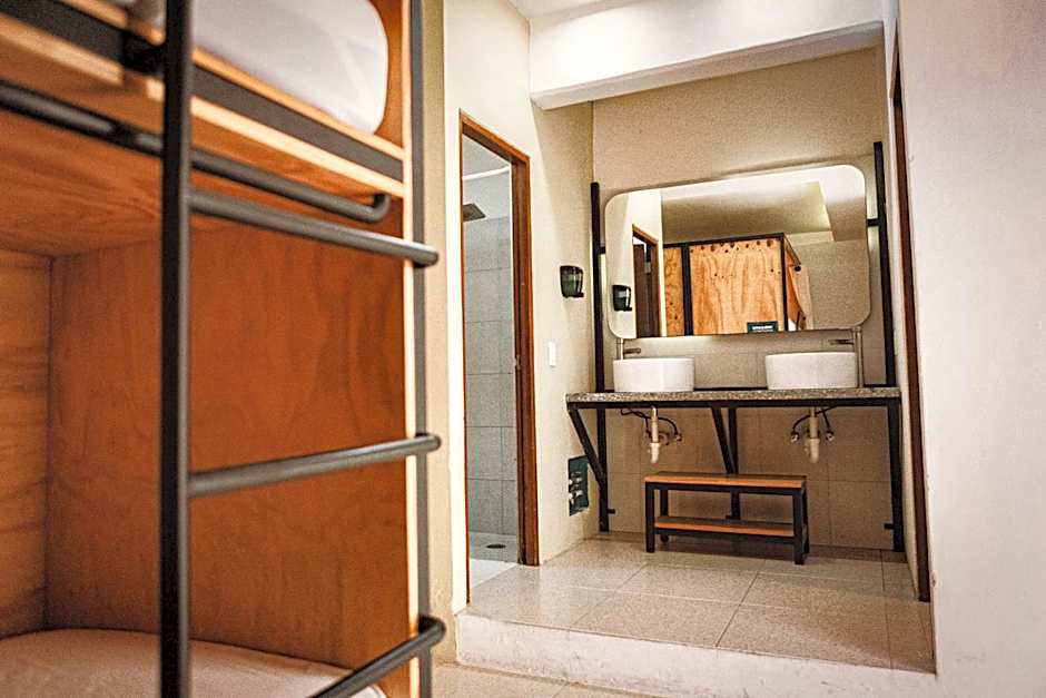 Nomads Hotel, Hostel & Rooftop Pool Cancun