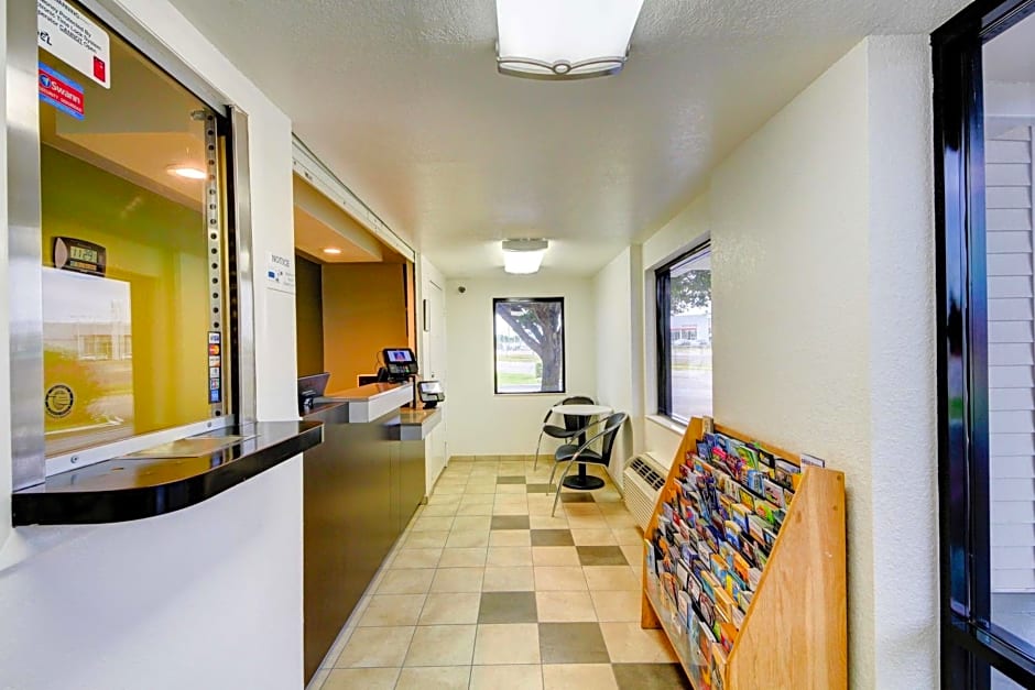 Studio 6 Midwest City, Ok - Oklahoma City