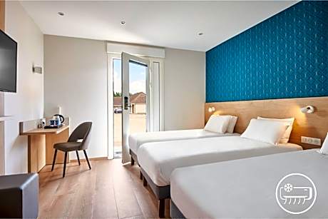 Superior Triple Room with Three Single Beds
