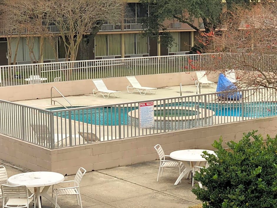 Super 8 by Wyndham Baton Rouge/I-10