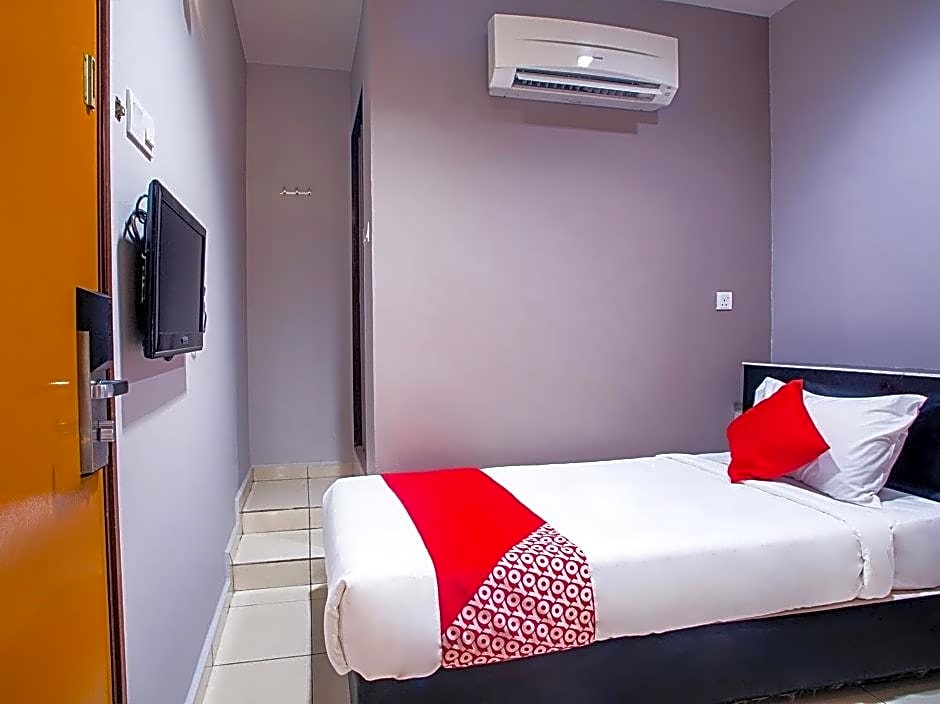 Super OYO 44097 Avatarr Hotel