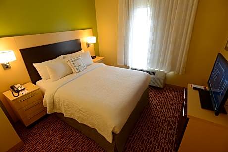 Suite, 2 Bedrooms (Mobility/Hearing Accessible, Tub) (2 Double Beds)