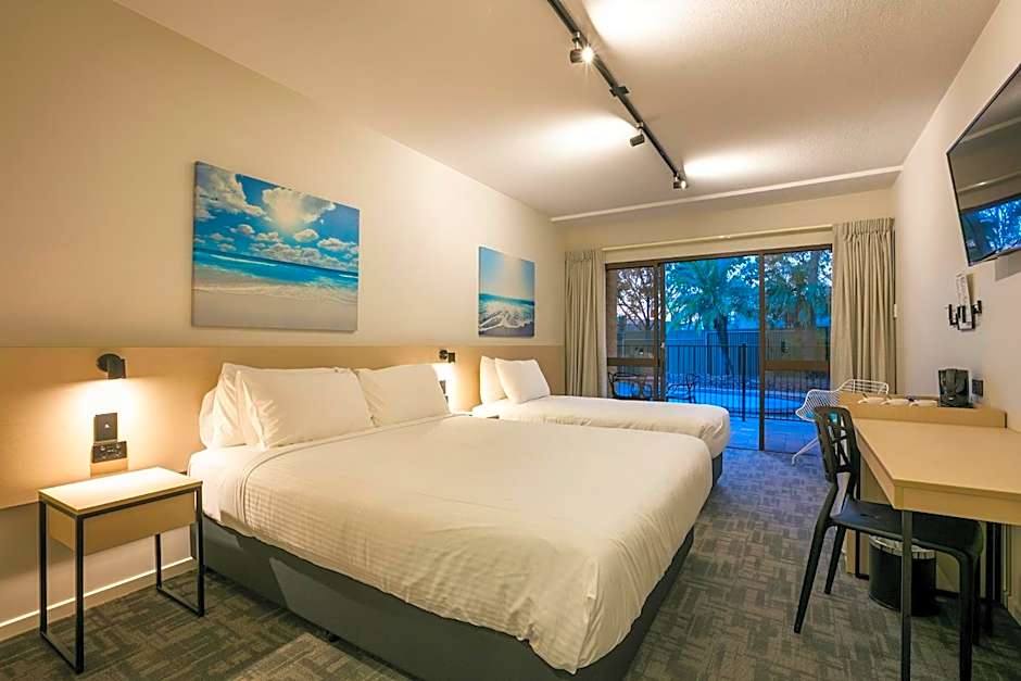 Nightcap at Kawana Waters Hotel