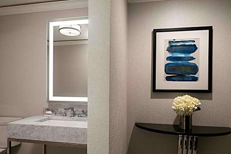 The Ritz-Carlton Suite, Club Level, 1 Bedroom Presidential Suite, 1 King, The Gateway Arch View