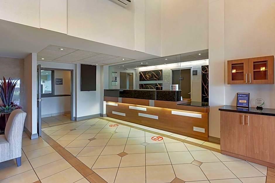 Best Western Plus Burlington Inn & Suites