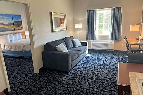 1 Queen Bed Suite Non-Smoking