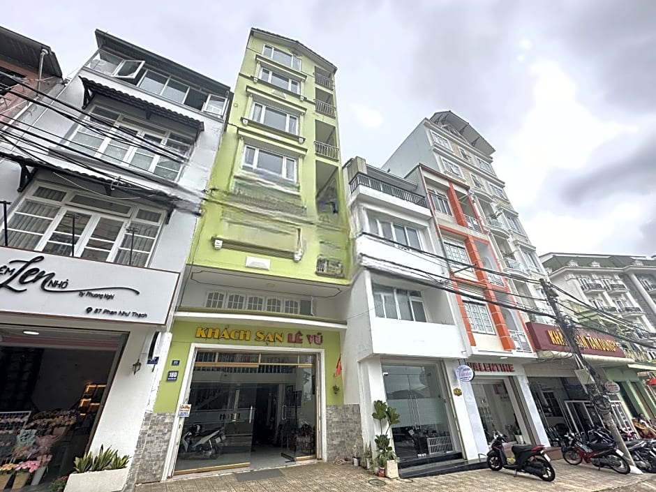 OYO 1196 Le Vu Hotel