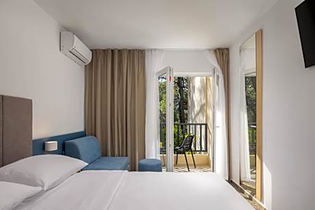 Standard Double/Twin Room with Extra Bed and Balcony - Sea Side - Annex