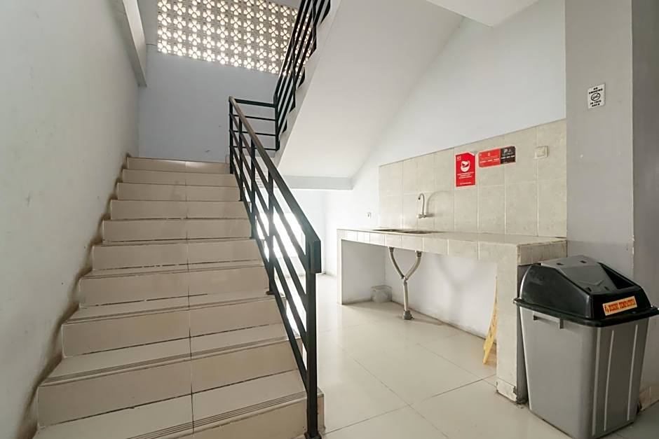 KoolKost Syariah near Kampus Utama Universitas Budi Luhur