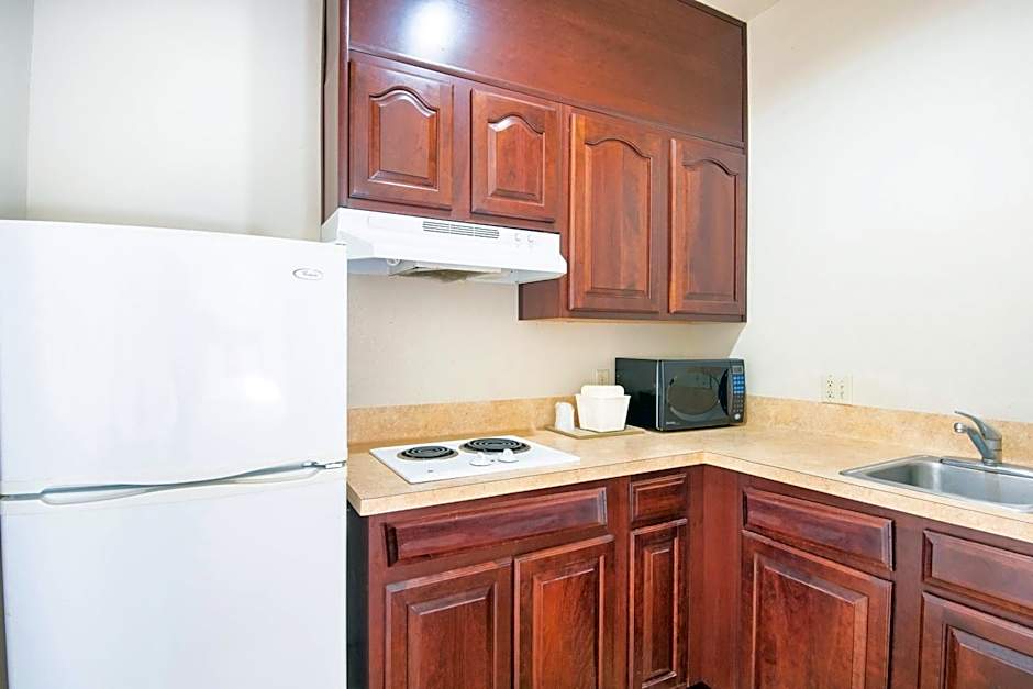 OYO Townhouse Clute Lake Jackson